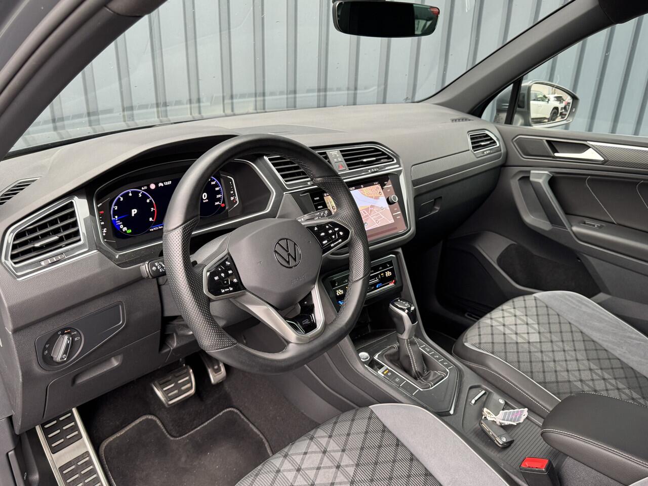 Volkswagen TIGUAN 1.5 TSI R-Line Business+ | Keyless | Side Assist | Elk A-klep | IQ Light Prijs Rijklaar!!