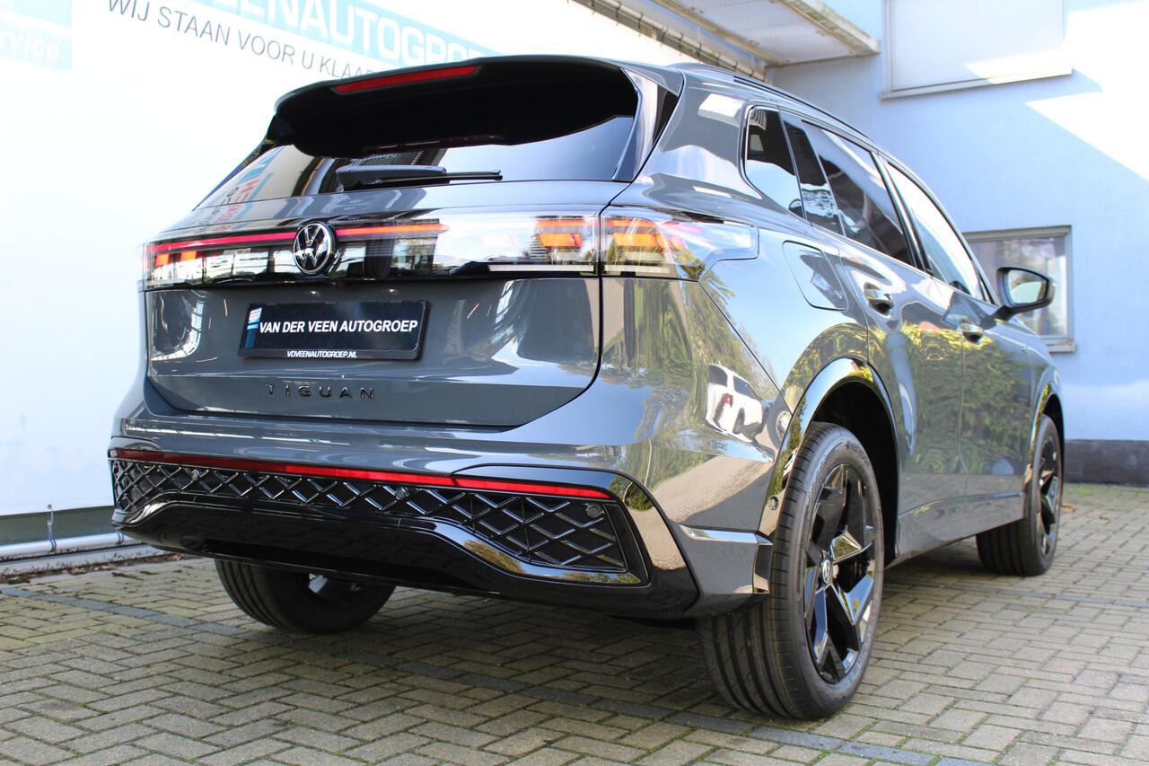 Volkswagen TIGUAN 1.5 eHybrid R-Line Edition | Direct Leverbaar !! | Head-Up Display | Panoramdak | Massage stoelen | 360 Camera | 272 PK | Massage Stoelen | IQ.Lights | Elektrische Kofferklep | Stoel/Stuur Verwarming | Draadloze Telefoonlader | Virtual Cockpit | Adaptive 