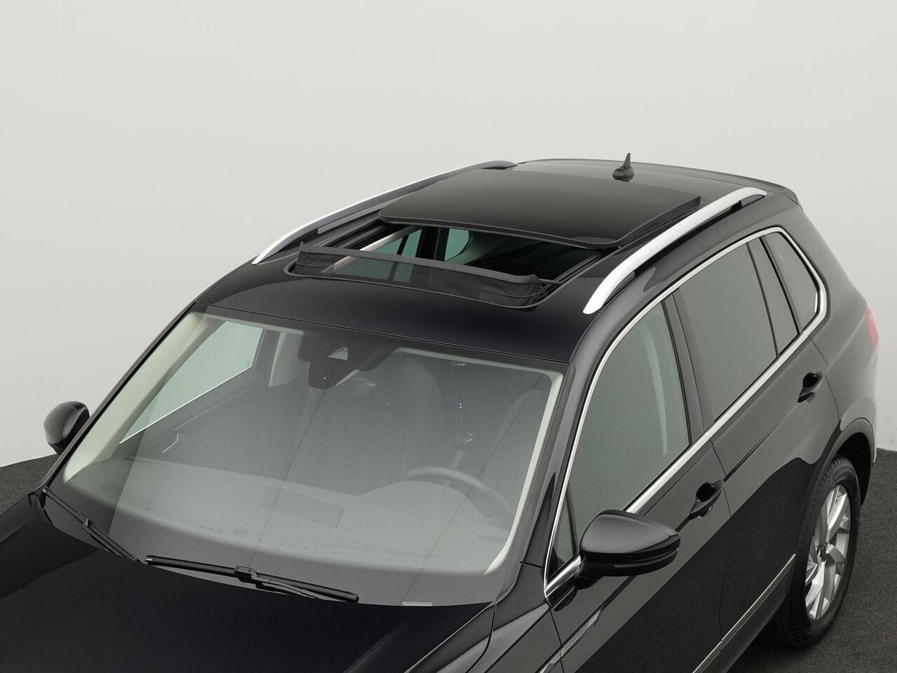 Volkswagen TIGUAN 1.5 TSI 150 pk DSG Elegance | Panoramadak | IQ Light | Stuur-/stoelverwarming | Achteruitrijcamera