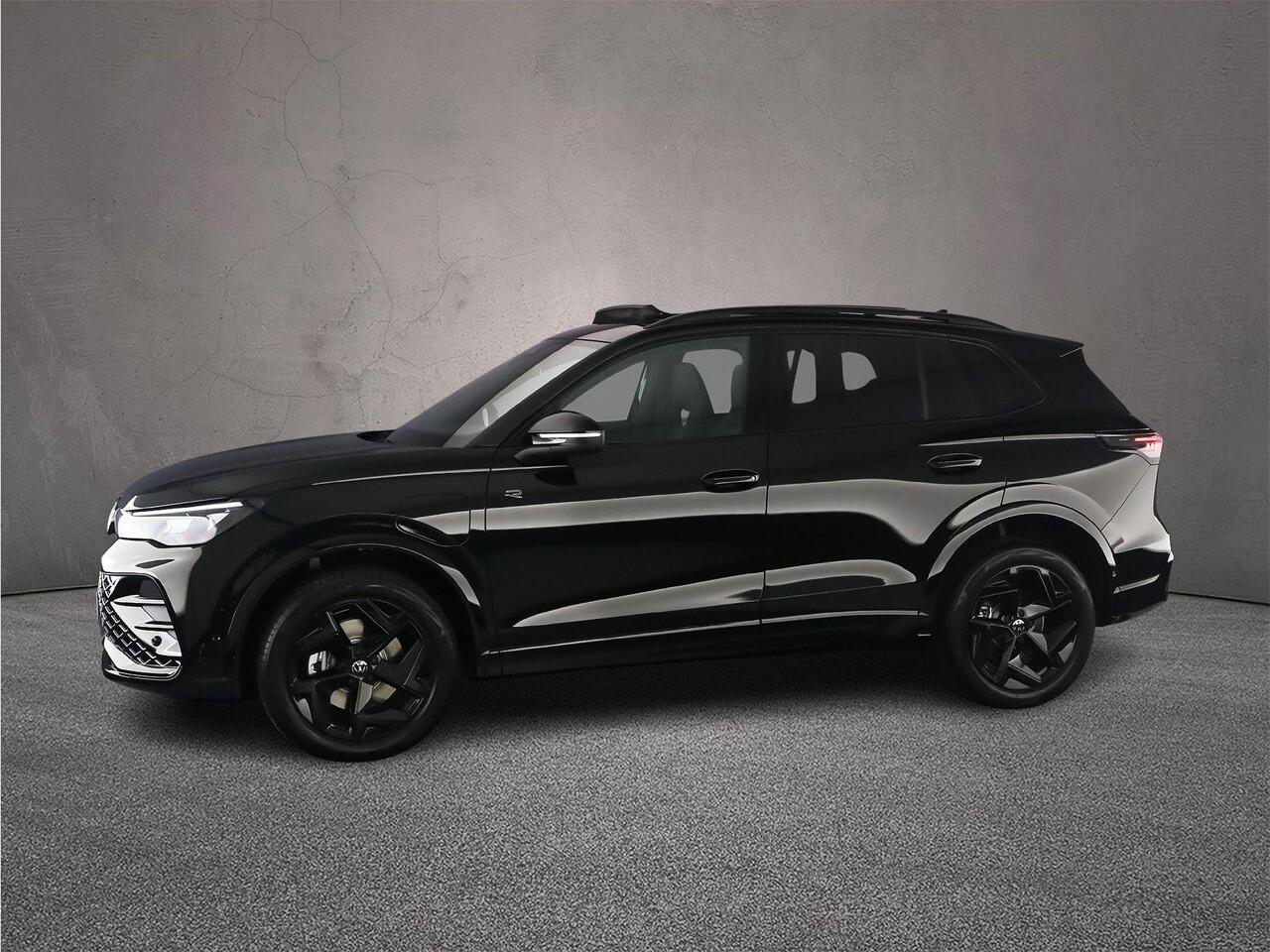 Volkswagen TIGUAN R-Line Edition 1.5 TSI eHybrid 272pk DSG Automaat Trekhaak, Panoramadak, Adaptive cruise control, Black Style, Achteruitrijcamera, Elektrische achterklep