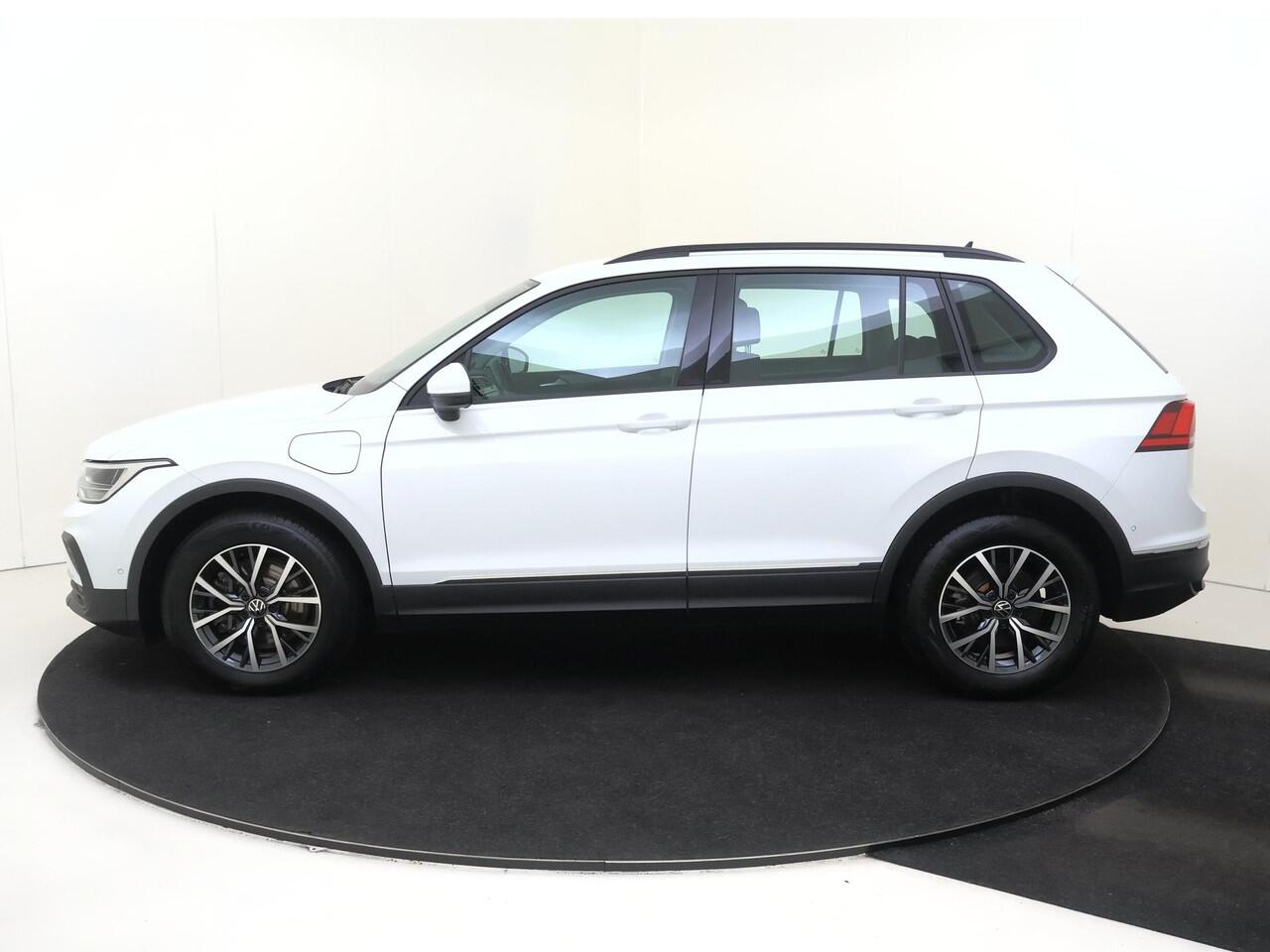 Volkswagen TIGUAN 1.4 TSI eHybrid Life | SoH 99% | Trekhaak | Parkeerassistent | Digital cockpit Pro | Adaptieve cruise control | Dodehoek detectie | Navigatie | Stoel- en stuurwielverwarming |
