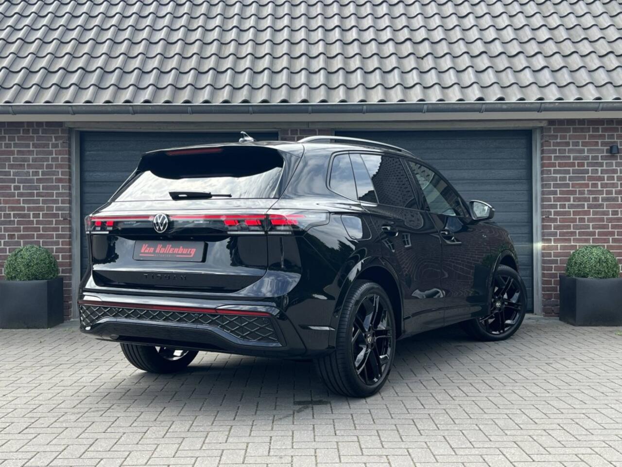 Volkswagen TIGUAN 1.5 eTSI DSG R-Line Pano Blackstyle Trekhaak IQ