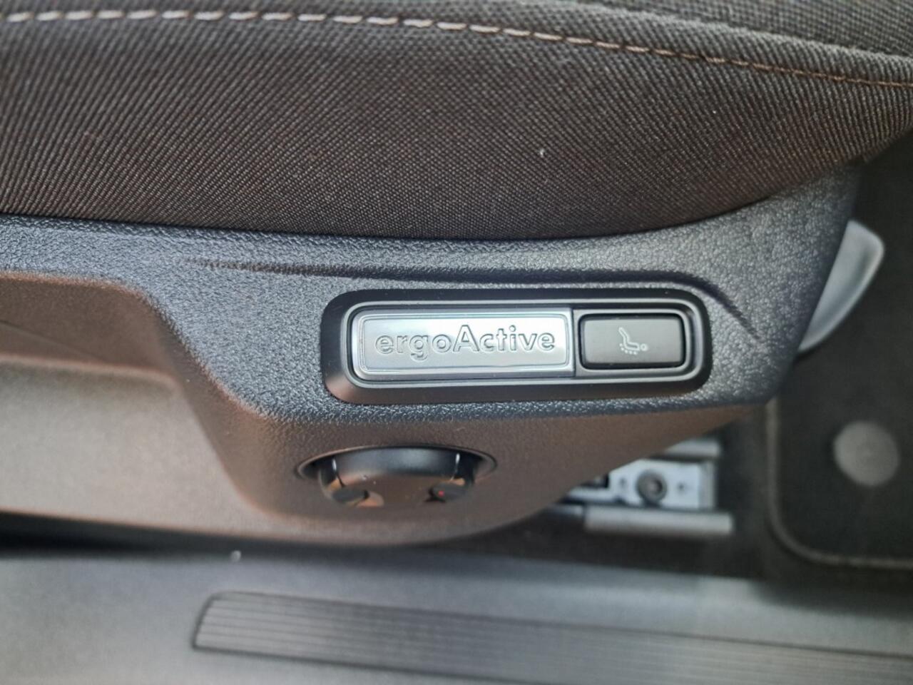 Volkswagen TIGUAN 1.5 TSI 130 Pk Highline Bs Alcantara Ecc Nav. Apple Carplay 6 Bak