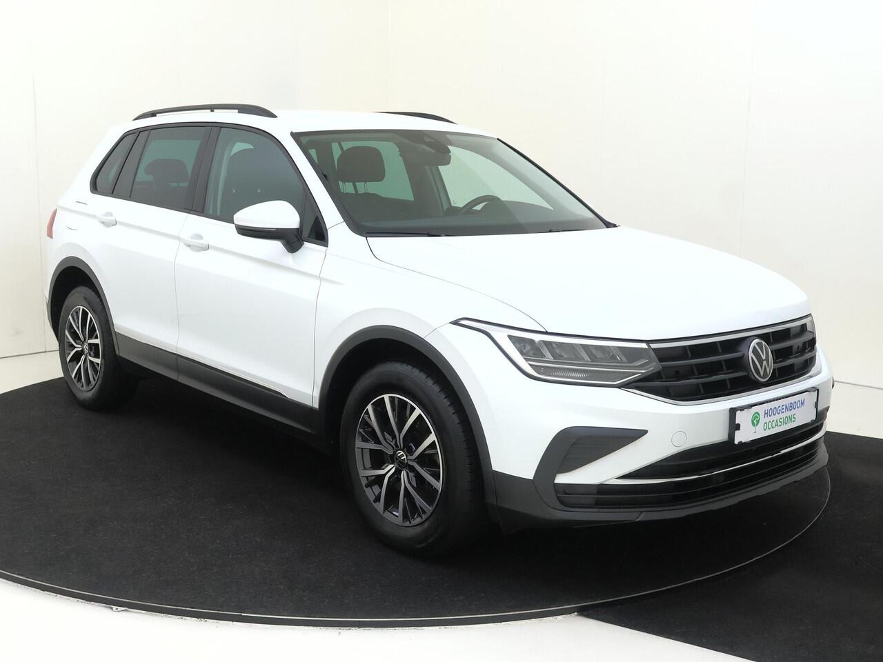 Volkswagen TIGUAN 1.4 TSI eHybrid Life | SoH 92% | Trekhaak | Stoel- en stuurwielverwarming | Adaptieve cruise control | CarPlay | Digital cockpit Pro | Parkeersensoren | 3-zone airco |
