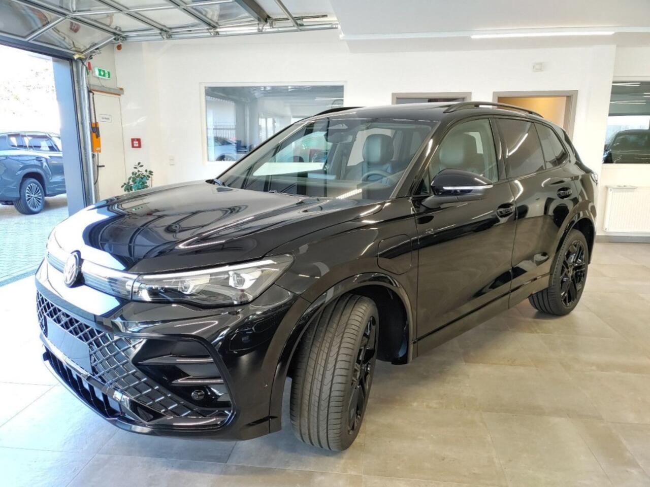 Volkswagen TIGUAN 1.5 TSI E-HYBRID R-LINE PANO-DAK/TREKHAAK/CAMERA/LEDER/MEMORY/HUD