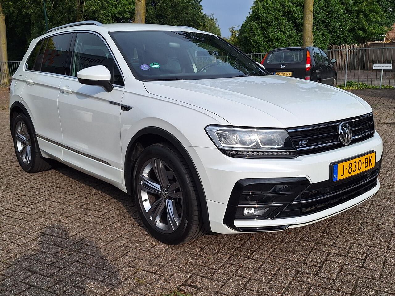 Volkswagen TIGUAN 1.5 TSI ACT R-line Business Navigatie/Trekhaak/ Digitaal Dashboard/ Cruise control/Draadloos oplader Parelmoer wit