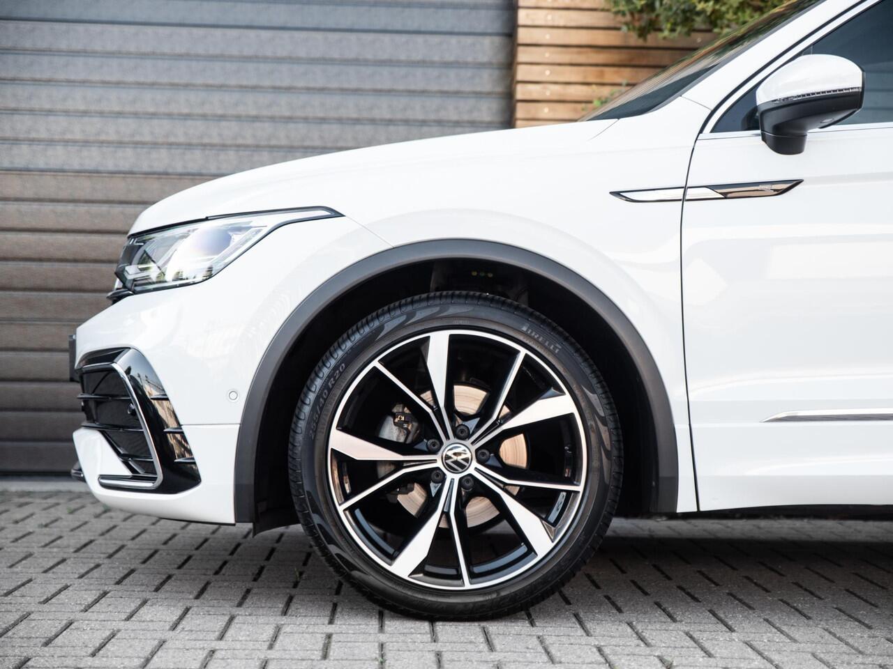 Volkswagen TIGUAN 1.5 TSI R-Line / Panoramadak / 20" LMV / Adaptive Cruise Control / IQ Light