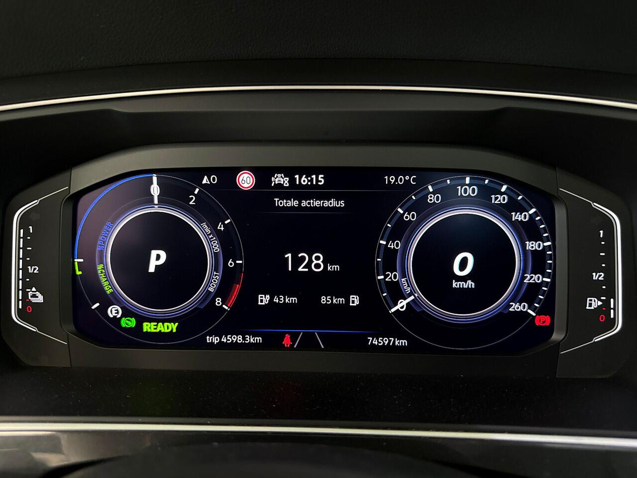 Volkswagen TIGUAN 1.4 245pk TSI eHybrid R-Line Business+ Verwarmbaar stuurwiel | Panoramisch schuif-, kanteldak | Koplampverlichting LED 'Matrix' (IQ.Light)