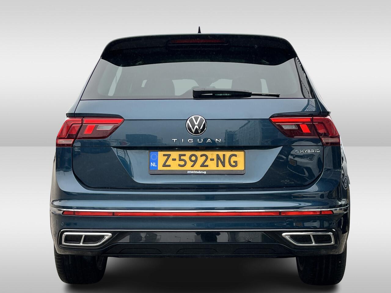 Volkswagen TIGUAN 1.4 TSI eHybrid R-Line Business+ / Pano / Head-up / Camera / Parkeersensoren V+A / Navigatie / App connect / Zwenkbare trekhaak /