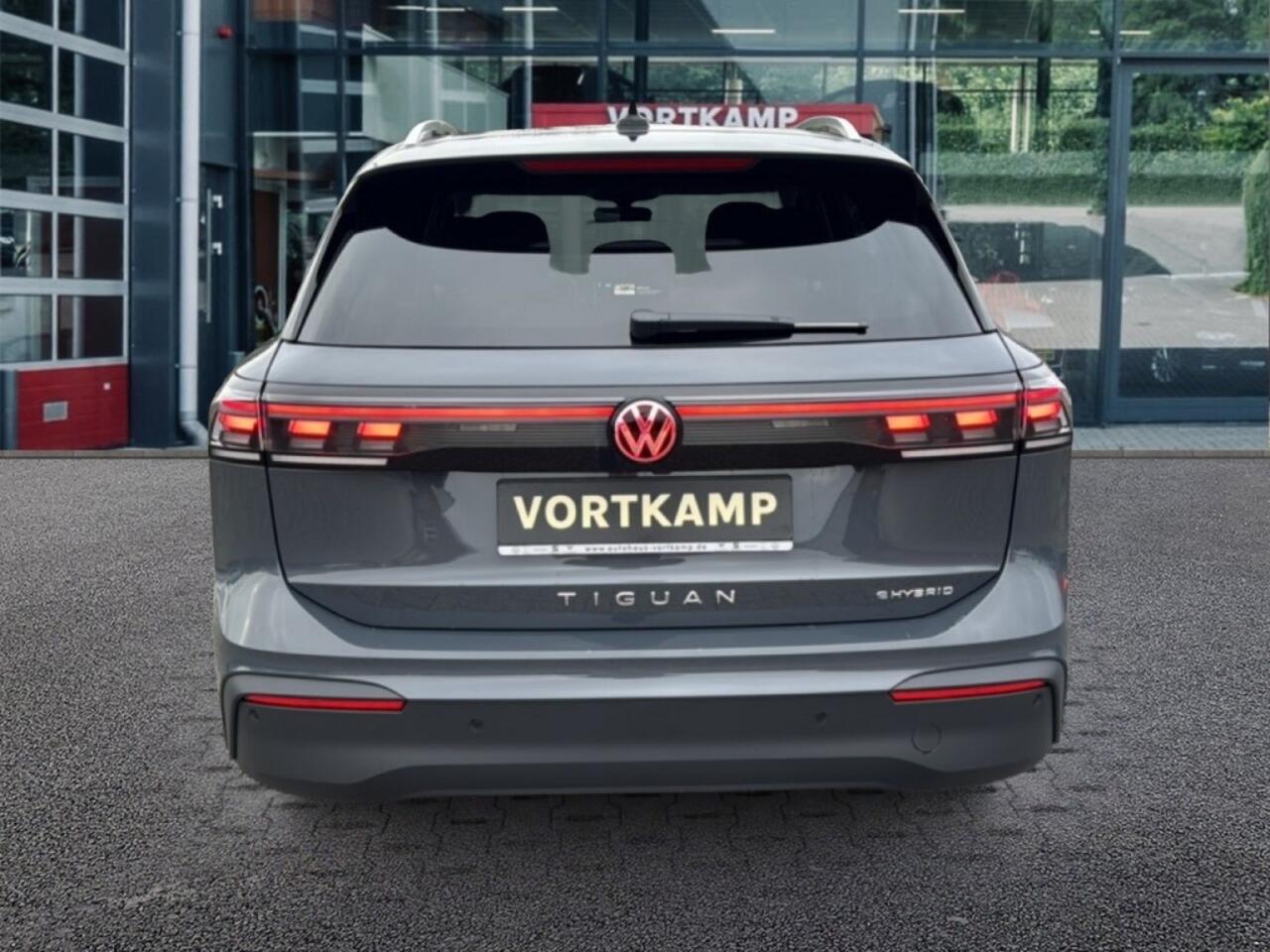 Volkswagen TIGUAN 1.5 TSI E-HYBRID LIFE TREKHAAK/CAMERA/LEDER/MEMORY/CARPLAY/ACC
