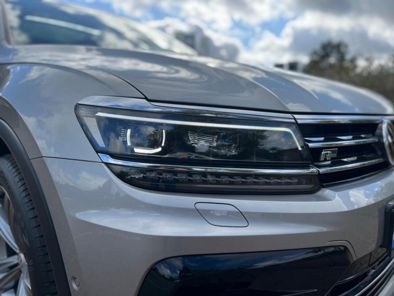 Volkswagen TIGUAN 1.5 TSI DSG R-Line / Trekhaak-Pano-Carplay-Stoelver