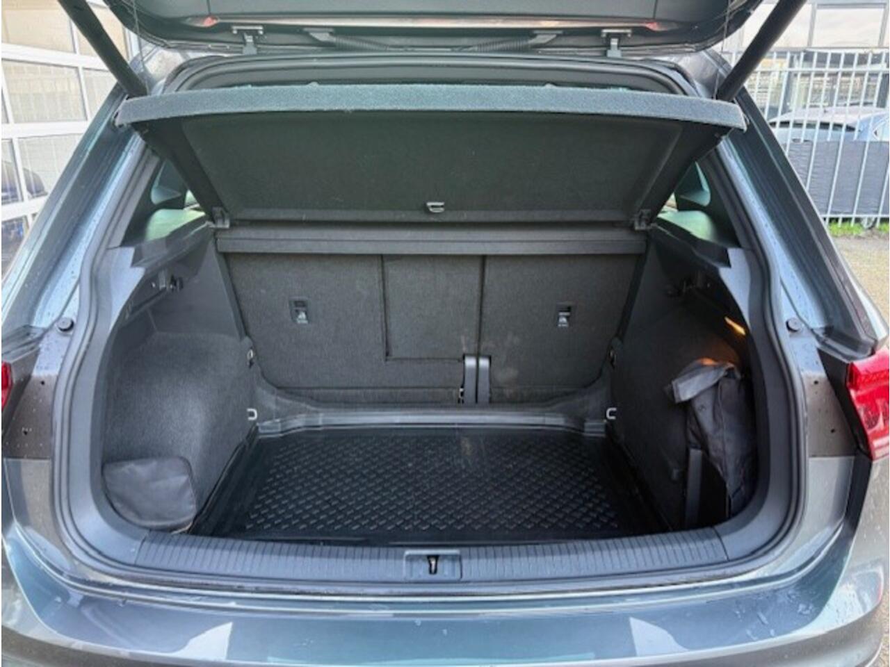 Volkswagen TIGUAN 1.5 TSI ACT Highline Business R 2 EIGENAAR * DEALERONDERHOUDEN * NAP * AUTOMAAT *NAVI* PANO* CRUISE *XENON* ENZ*