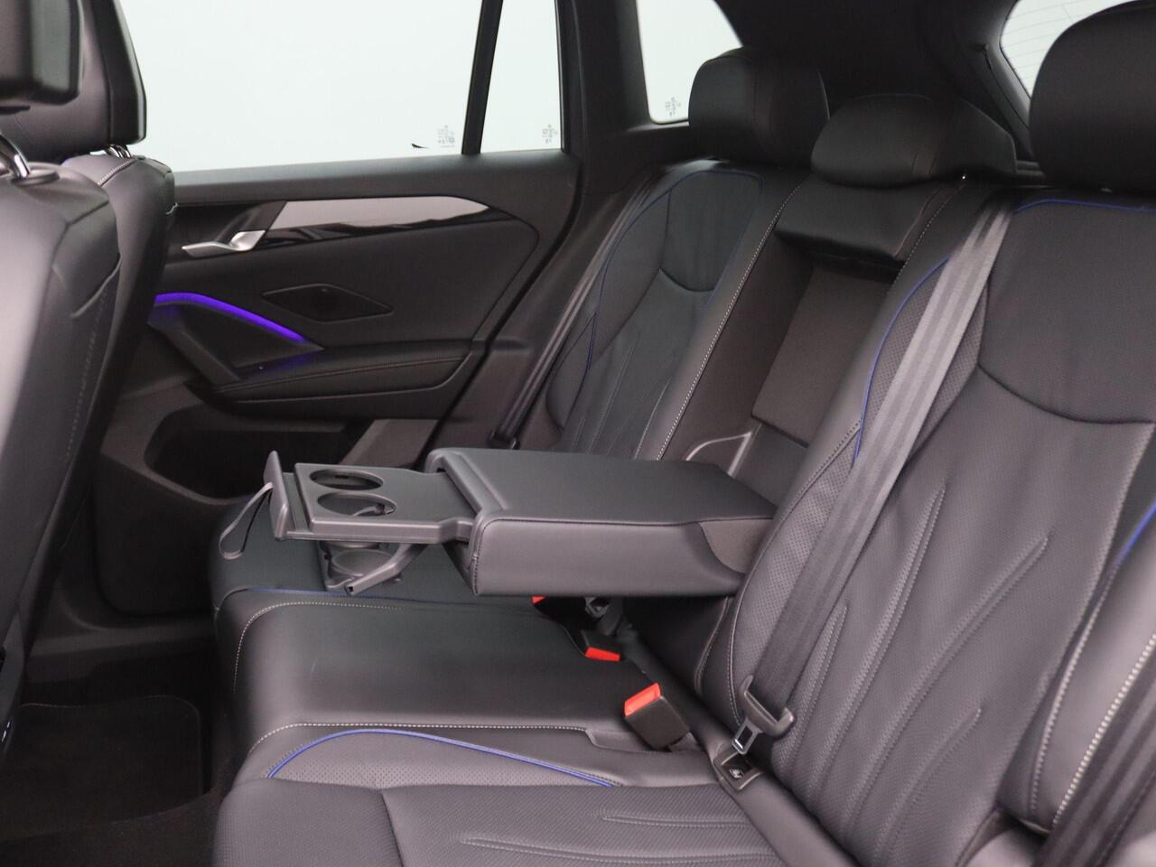 Volkswagen TIGUAN 1.5 eHybrid R-Line Edition 272PK DSG Pano-Schuifdak, Trekhaak, Lederen Bekleding, 360gr. camera, Adaptieve Cruise Controle, Matrix LED verlichting, Keyless, Navi, Side Assist, Alarm, 20" LM Velgen