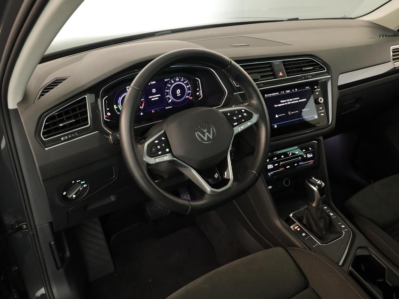 Volkswagen TIGUAN 1.4 TSI eHybrid Life 245 pk Automaat (DSG) | Navigatie | Panoramadak | Parkeersensoren | Achteruitrijcamera | LED koplampen | Stoelverwarming | SOH 87%