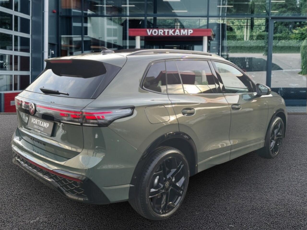 Volkswagen TIGUAN 1.5 TSI E-HYBRID R-LINE HenK/PANO-DAK/TREKHAAK/CAMERA/LEDER/MEMORY/HUD