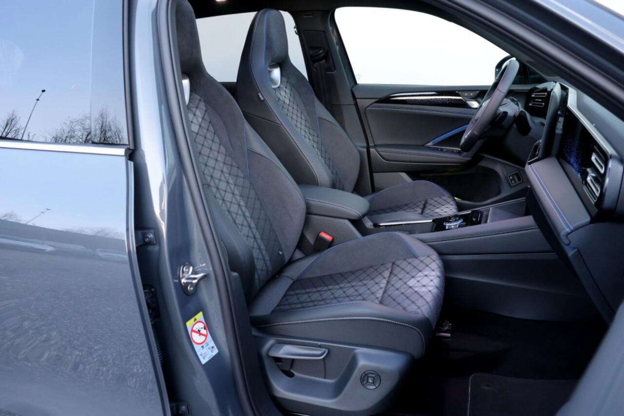 Volkswagen TIGUAN 1.5 eHybrid R-Line Edition - 272 pk **Pano / Trekhaak / 5j garantie