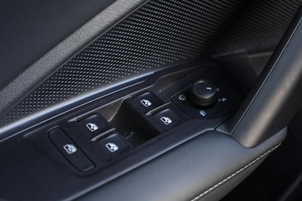 Volkswagen TIGUAN 1.5 eTSI Life Edition NL auto 1e eigenaar, 48 maanden garantie 100.000km , 18" 'Bologna' LMV, wegklapbare trekhaak, comfort pakket, dodehoekdetectie (side assist), elektrische achterklep, navigatie discover media