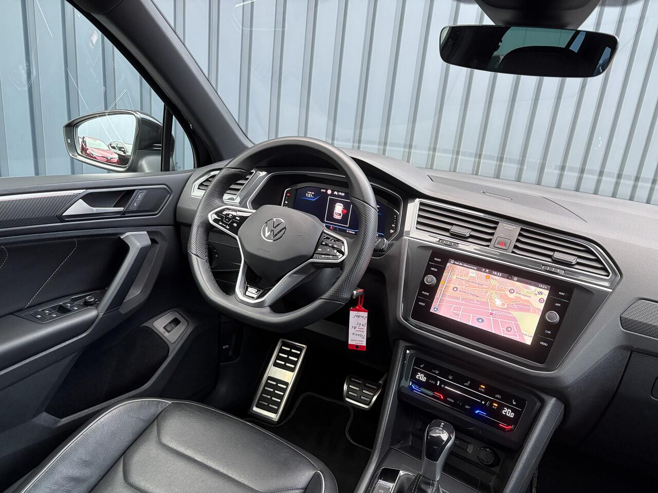 Volkswagen TIGUAN 1.5 TSI R-Line Business+ | Leder | Camera | Stoelgeheugen | IQ Light | Elk. A-klep | Prijs Rijklaar!!