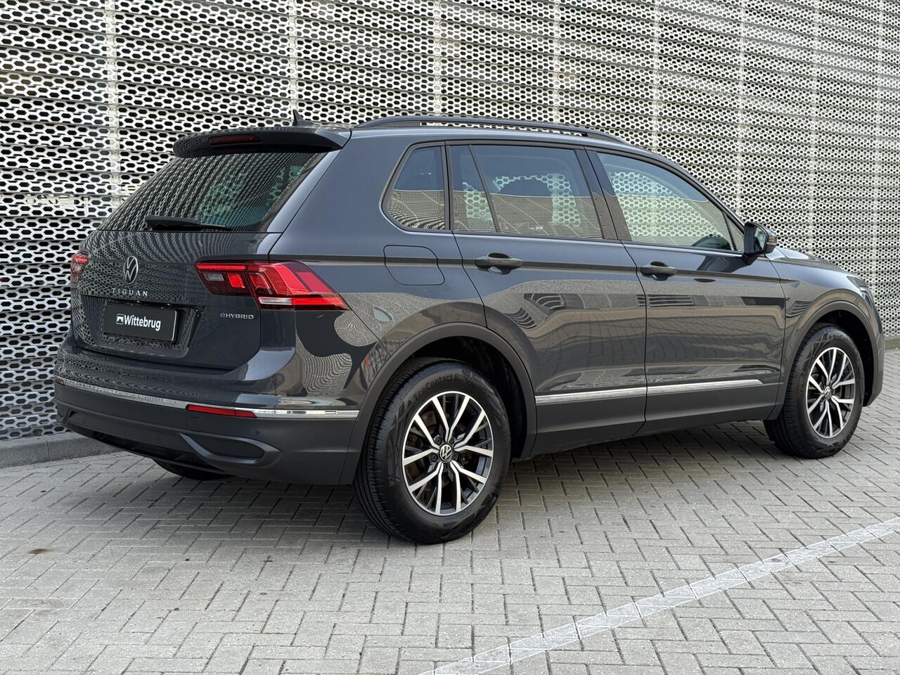 Volkswagen TIGUAN 1.4 TSI 245PK DSG eHybrid Life / Panoramadak / Virtual Cockpit / Elec. Trekhaak / Stuur & Stoelverwarming / LED / Navigatie / 17'' LMV **