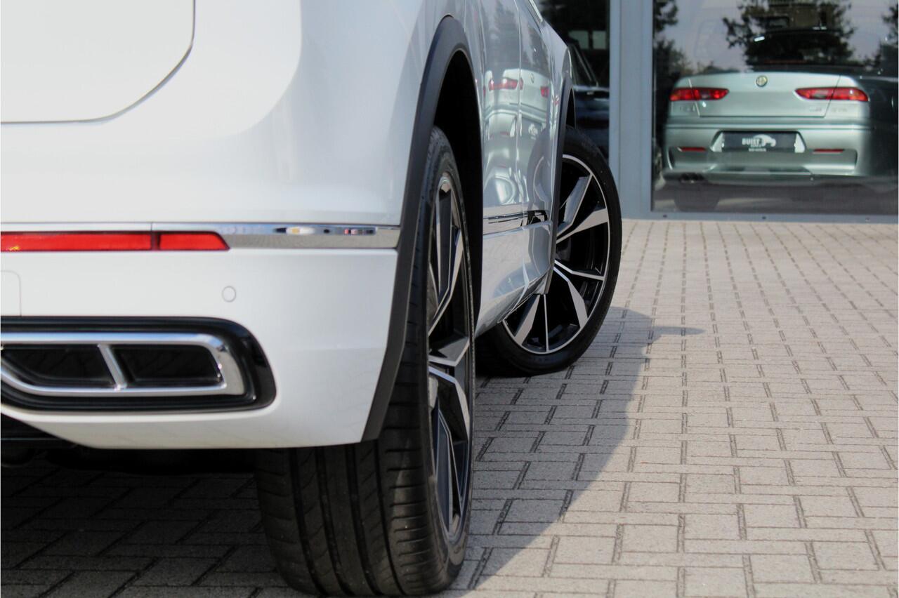 Volkswagen TIGUAN 1.4 TSI eHybrid R-Line 245pk PANO LEER IQ LIGHT TREKHAAK 20"