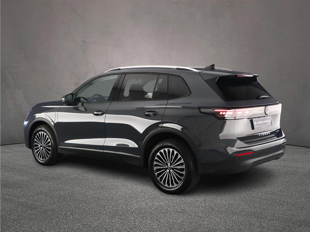 Volkswagen TIGUAN Life Edition 1.5 TSI eHybrid 204pk DSG Automaat Trekhaak, Adaptive cruise control, Elektrische achterklep, Achteruitrijamera, LED koplampen, Stuurwiel verwarmd