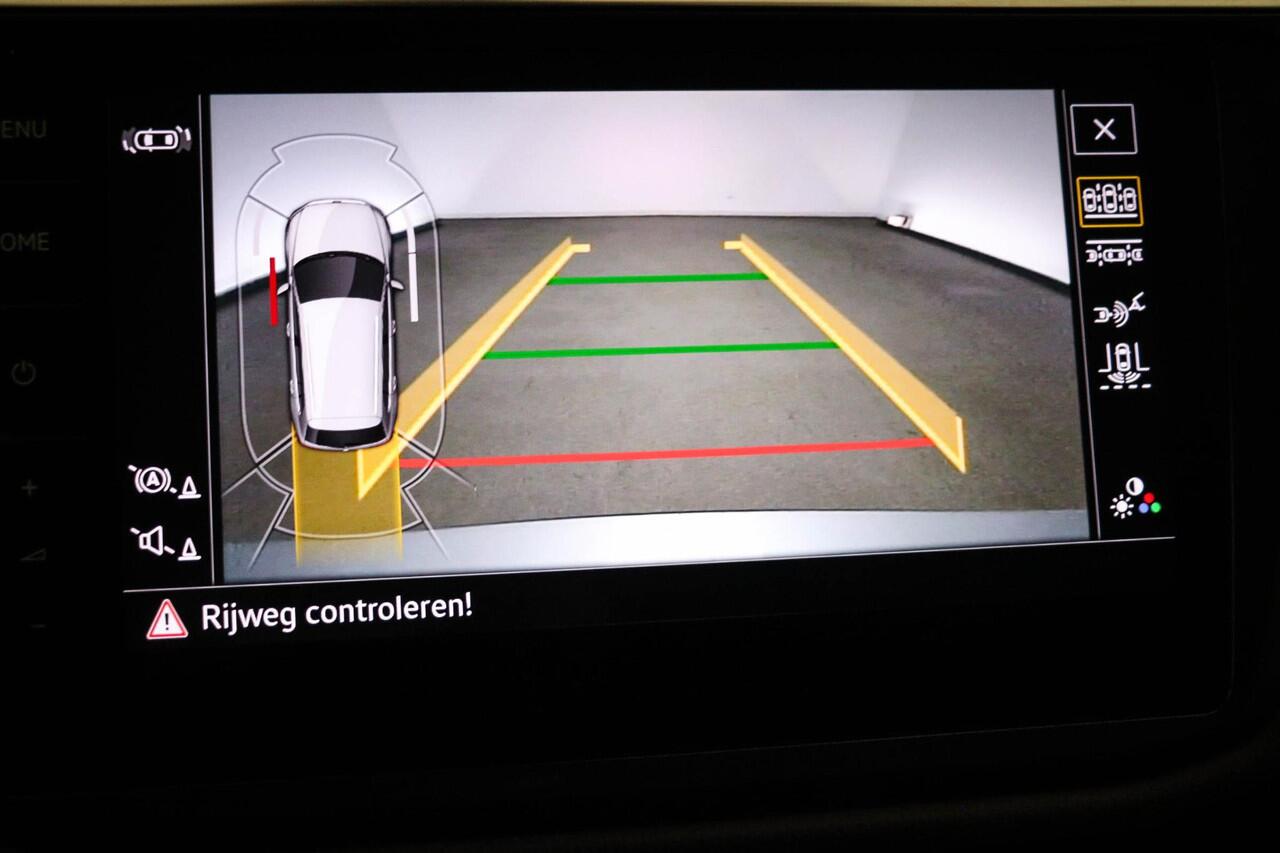 Volkswagen TIGUAN Allspace 1.5 TSI R-Line Business+ 7p. | PANORAMADAK | MATRIX LED | HEAD UP | STUURVERWARMING | CAMERA