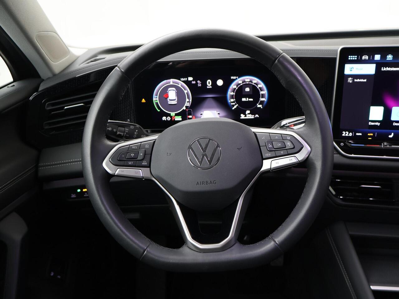 Volkswagen TIGUAN 1.5 eHybrid Life Edition | 204 PK | SoH 97% | Trekhaak wegklapbaar | Adaptive cruise control | Verwarmde voorstoelen | LED verlichting |