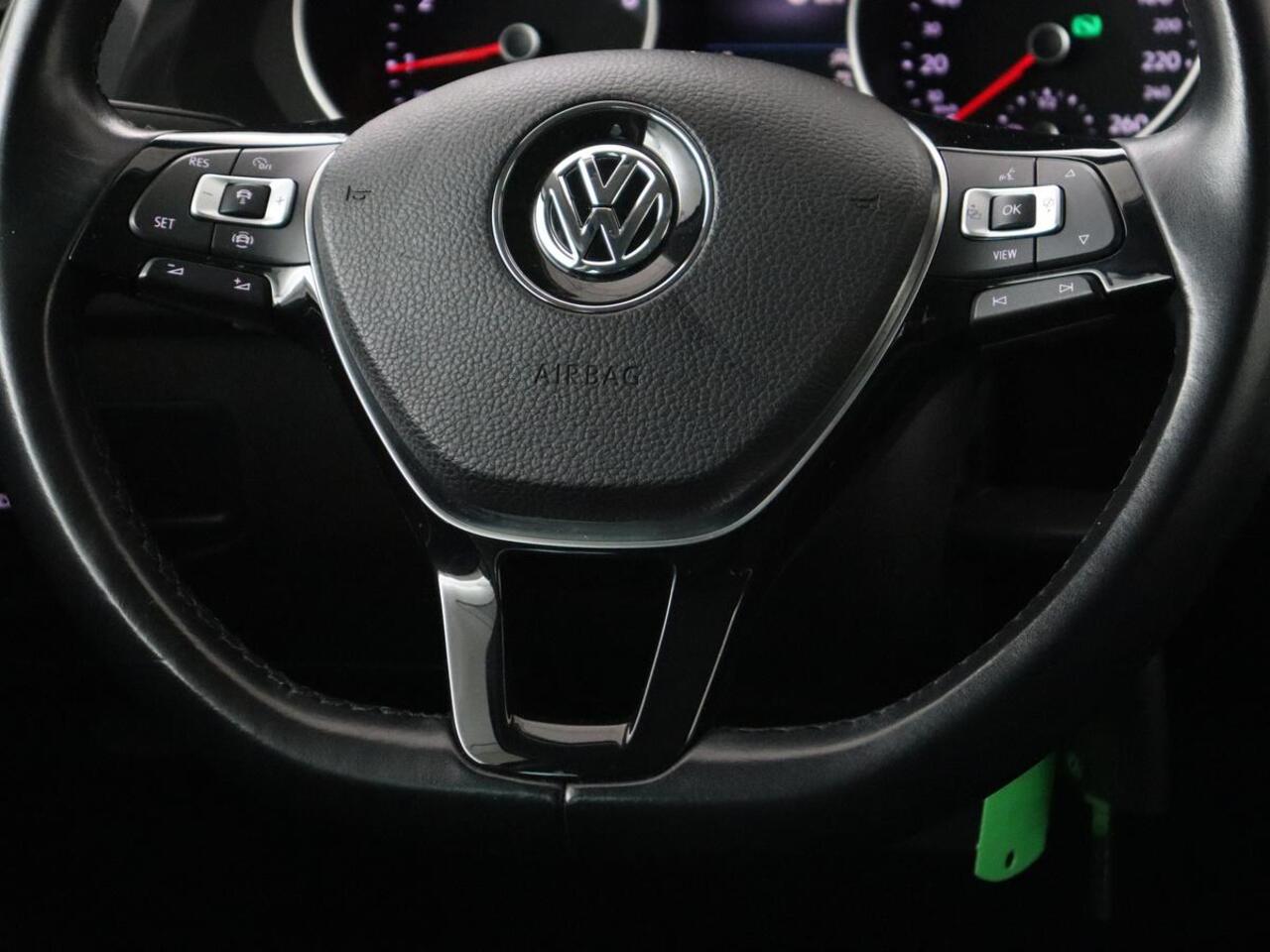 Volkswagen TIGUAN 1.5 TSI Comfortline | Carplay | Adaptive cruise | Navigatie | DAB | Parkeerhulp | Climate control | Bluetooth | Getint glas