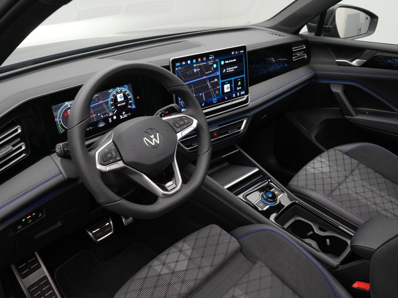 Volkswagen TIGUAN 1.5 eHybrid 204 pk DSG R-Line Edition | Panoramadak | Adaptive Cruise | Side Assist | Park Assist | 20 inch