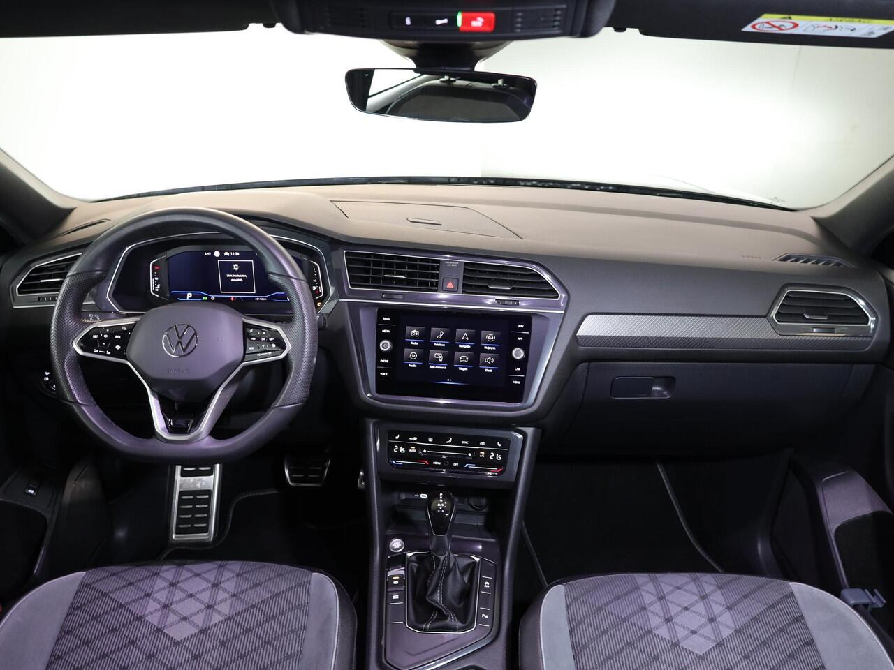 Volkswagen TIGUAN Allspace 1.5 TSI R-Line Business 150 pk Automaat (DSG) |R-line | Navigatie | Matrix LED koplampen | Stoelverwarming |5-pers| Verlengde garantie |Parkeersensoren