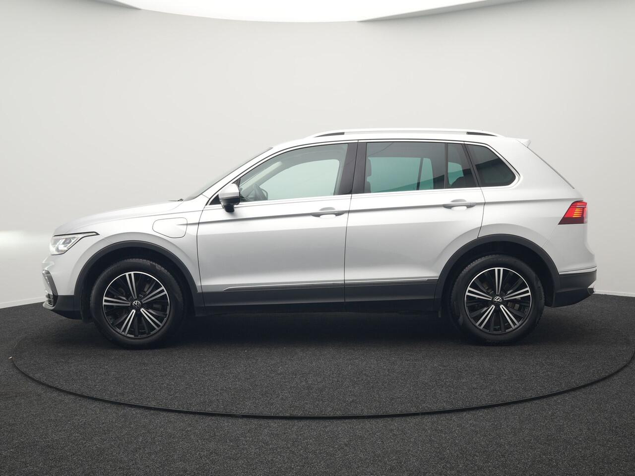 Volkswagen TIGUAN 1.4 TSI eHybrid Elegance Plug In Hybrid 245pk Dealer O.H PHEV | Adaptive Cruise | Head Up | IQ Light | 360 Camera | Alcantara Sportstoelen Massage & Verwarmd | Sfeerverlichting | Keyless | Stuur Verwarmd | Apple Carplay | Navigatie | DAB |