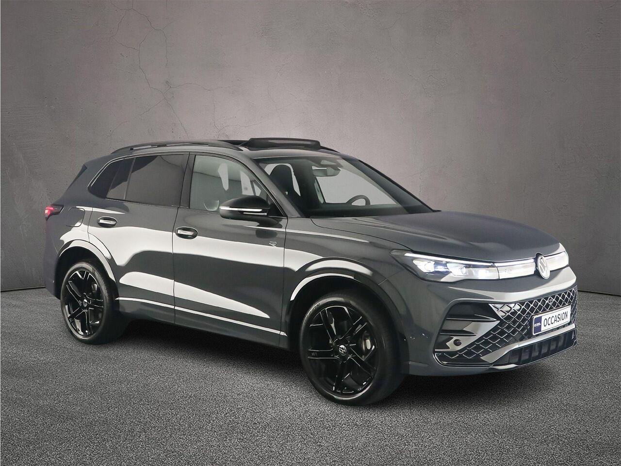 Volkswagen TIGUAN R-Line Business 1.5 TSI eHybrid 204pk DSG Automaat Trekhaak, Black Style, Panoramadak, Adaptive cruise control, LED matrix koplampen, 360 camera