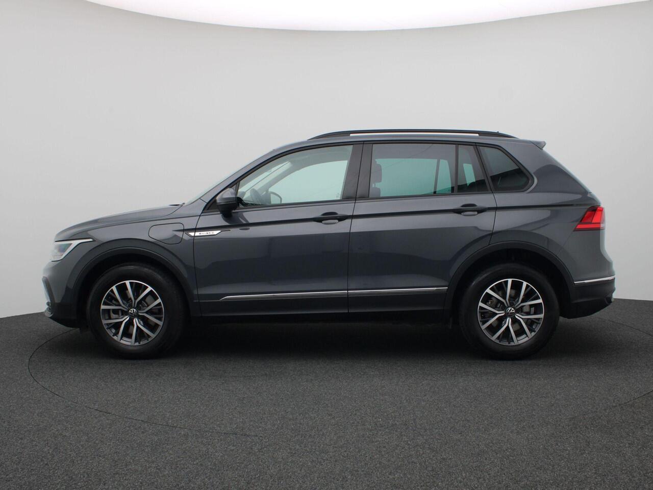 Volkswagen TIGUAN 1.4 TSI eHybrid Life Business 245PK DSG elek. bedienbare achterklep, achteruitrijcamera, keyless, full led, adaptive cruise, lane assist, navigatie, 17" lichtmetaal