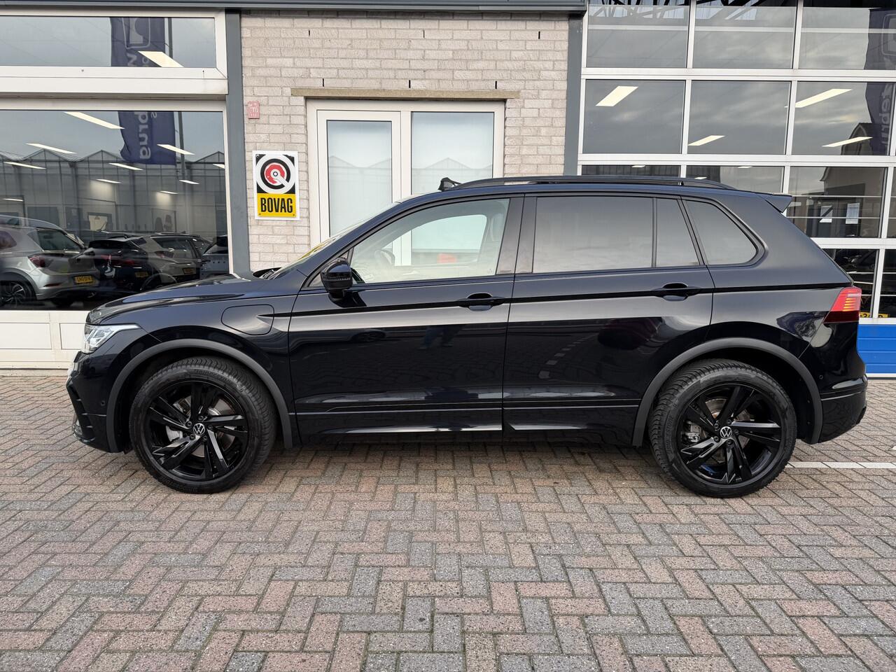 Volkswagen TIGUAN 1.4 TSI eHybrid R-Line / AUTOMAAT/ PANO/ PARK.SENSOR.V+A/ CAMERA/ STUUR+STOEL VERWARM./ KEYLESS/ ACC/ DODE HOEK/ ELEK.KLEP/ APP-CONNECT/ NAVI/ CLIMA/ DAB/ IQ.LIGHT/ DIGITAL DASH/ ISOFIX/ 19'' LMV