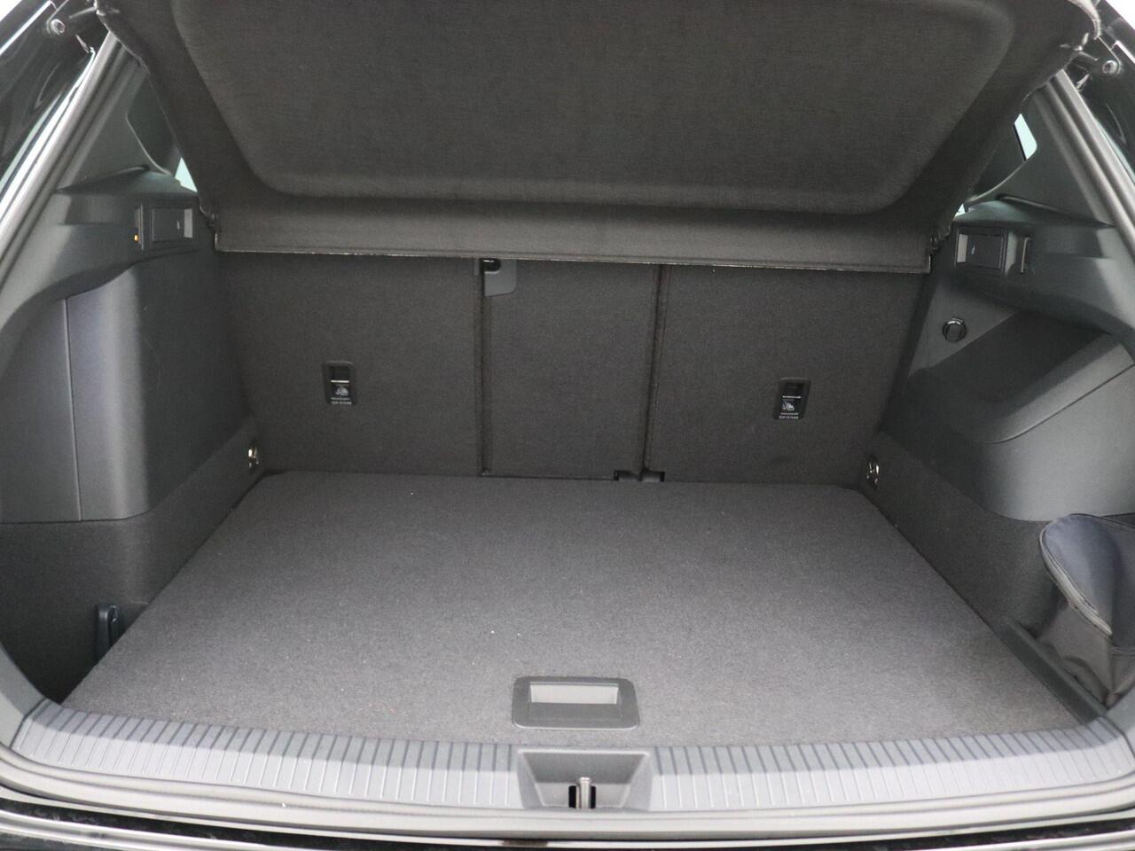 Volkswagen TIGUAN 1.5 eHybrid R-Line Edition 272PK DSG Pano-Schuifdak, Leder, Memorystoel, 20" LM Velgen, Trekhaak, Matrix LED-Verlichting, Navi, Side Assist, Elektr. Achterklep