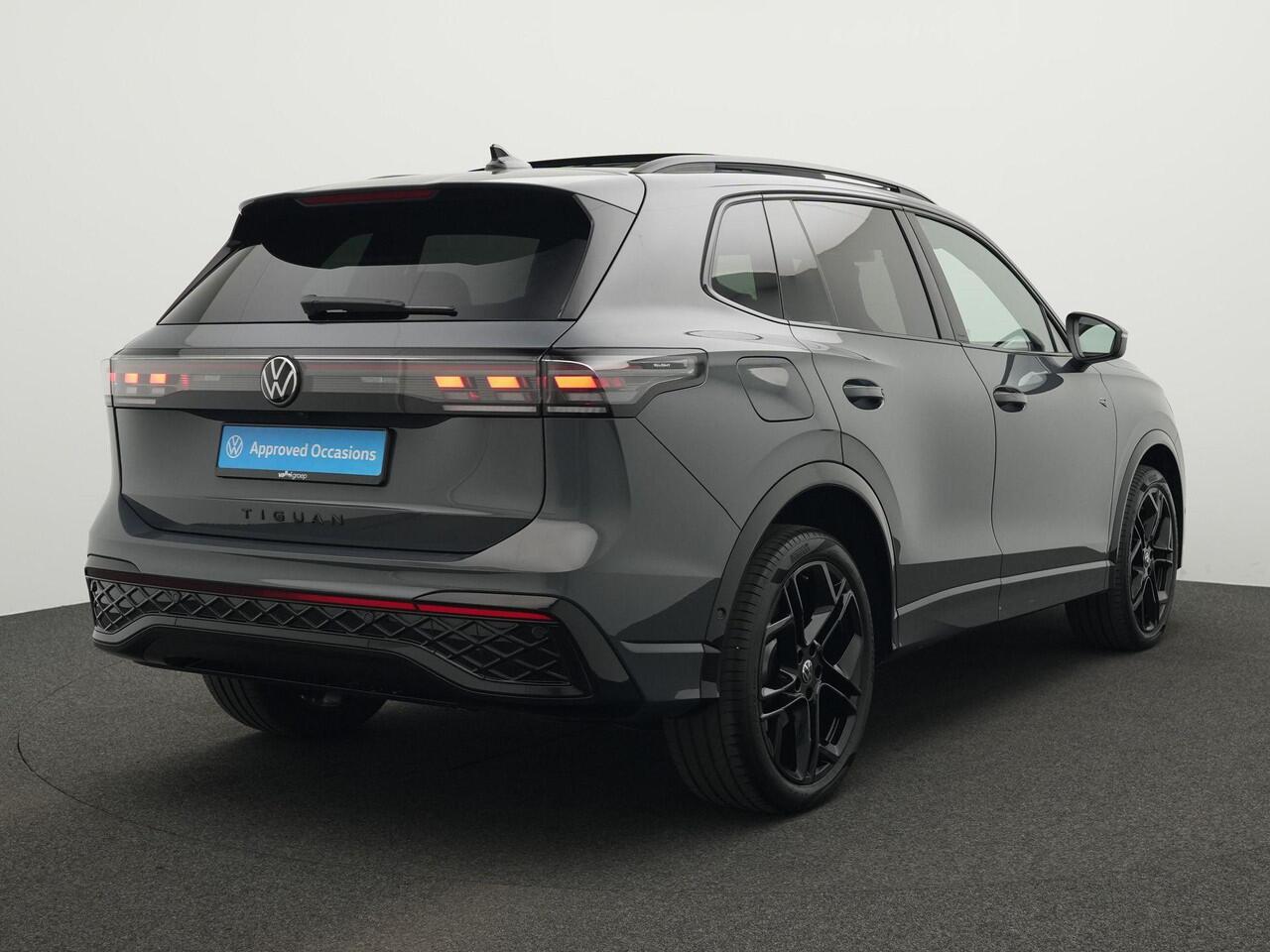 Volkswagen TIGUAN 1.5 eHybrid 272 pk R-Line Edition | Panoramadak | Adaptief onderstel | Stuur-/stoelverwarming | Achteruitrijcamera | Massage