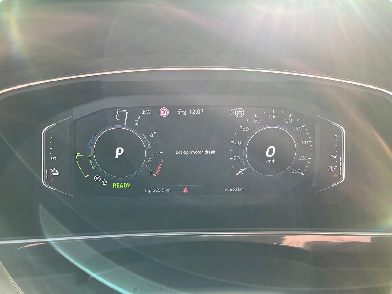 Volkswagen TIGUAN 1.4 TSI 245PK eHybrid R-Line Business+ / Panoramadak / Virtual cockpit pro / IQ LED / Voor + achter stoelen verwarmbaar / Area view / Trekhaak / 20'' LMV