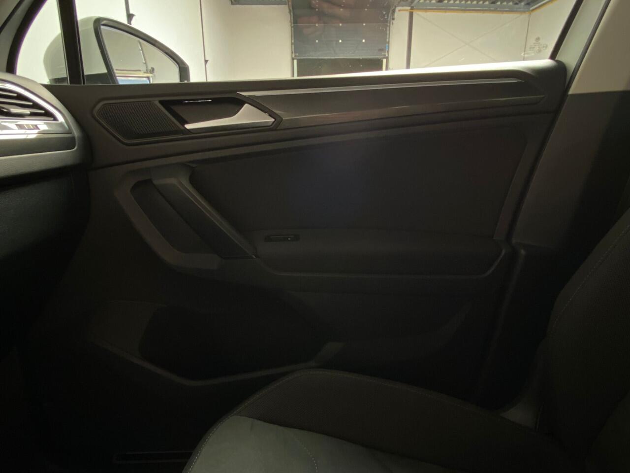 Volkswagen TIGUAN 1.5 TSI ACT Highline R-Line Look