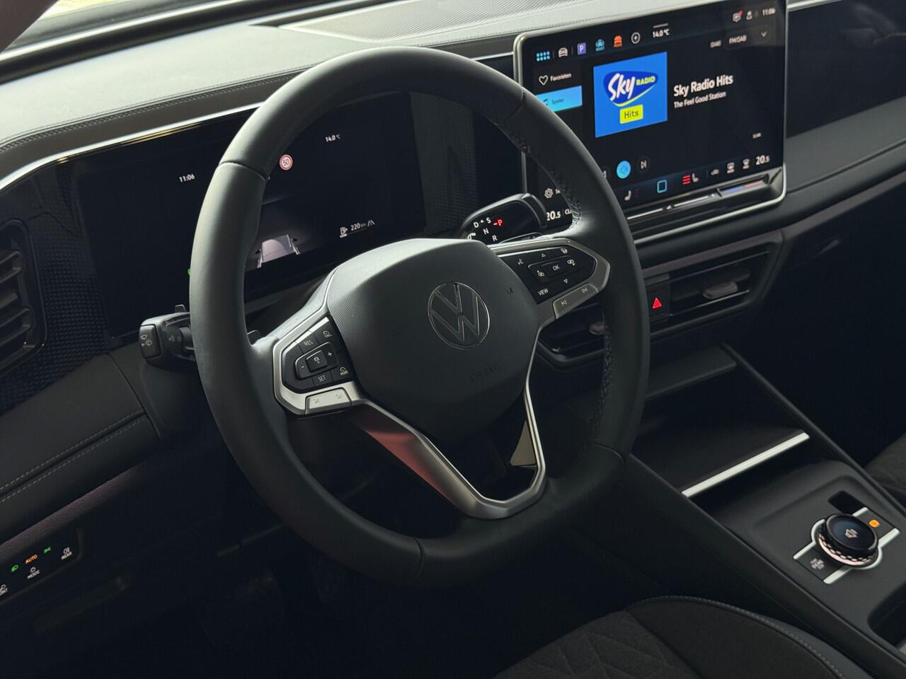 Volkswagen TIGUAN 1.5 eTSI 150PK DSG ? NIEUWE AUTO? TREKHAAK IQ.LED CARPLAY NAVI ELEK.KLEP STOEL/STUUR VERW LED 10/2025 BENZINE ?Top Auto's Wijchen , 30 Jaar Specialist in Volkswagen : Alle Type's : R-Line Edition / Style / First Edition / Highline / Life , Zowel PHEV / H