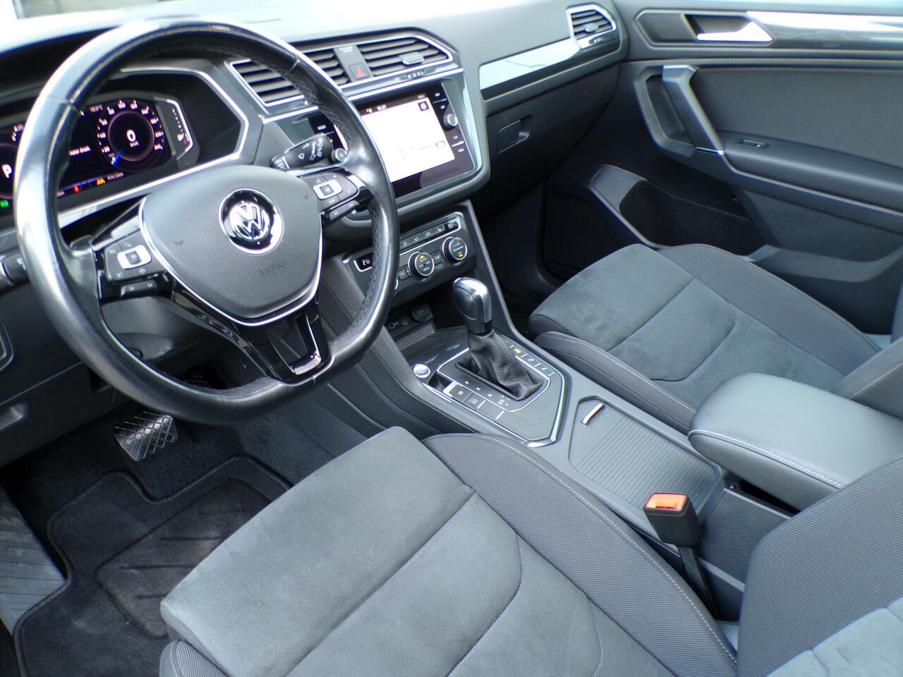 Volkswagen TIGUAN All-space - Allspace 1.5 TSI Highline Business R 7p., Trekhaak / Carplay + Android Auto / Full LED / Elektr. Schuifdak / Camera + Sensoren / 20'' LMV