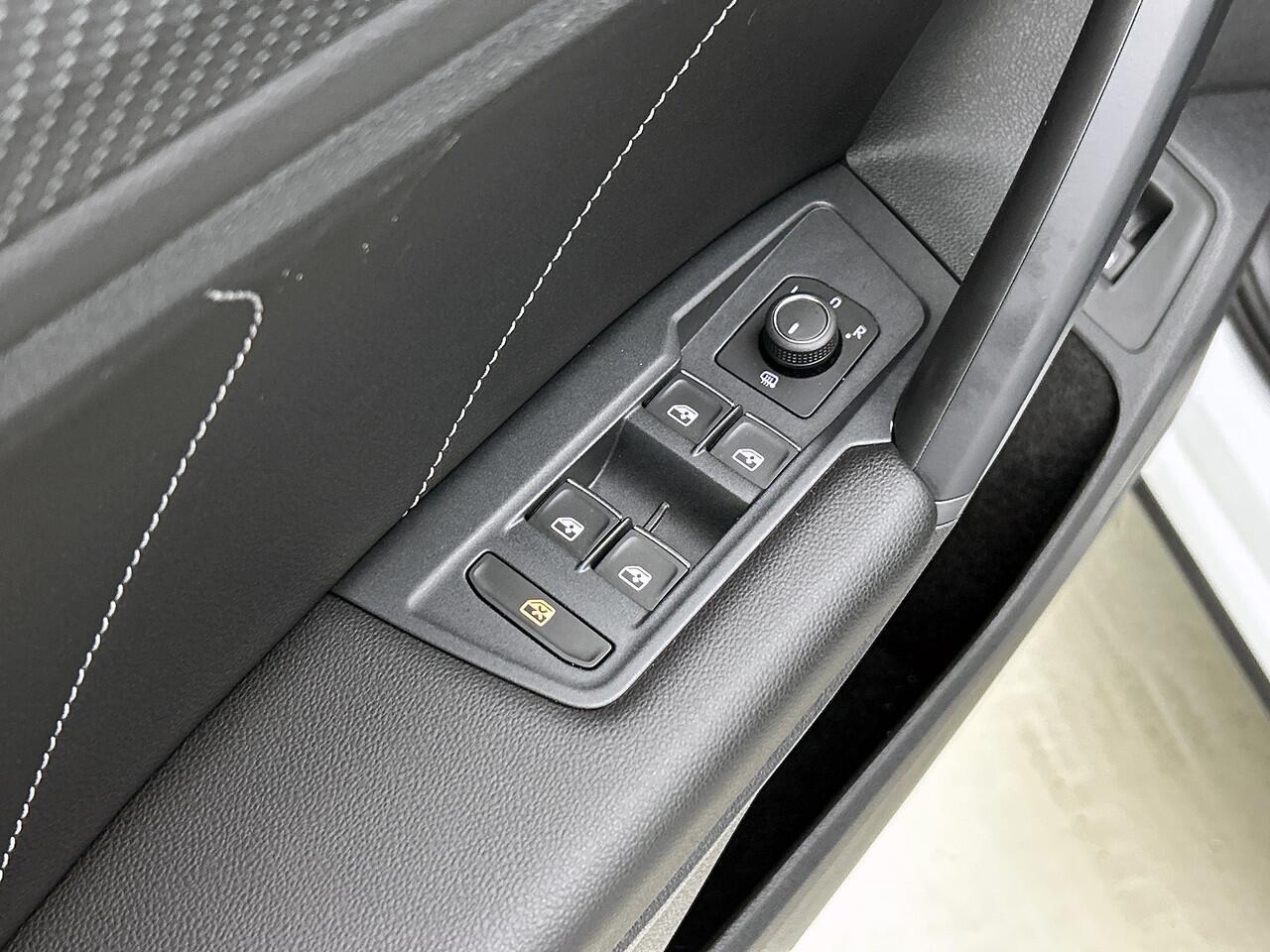 Volkswagen TIGUAN 1.4 TSI eHybrid 245pk PHEV R-Line Business / Travel Assist / Adaptief onderstel / 20 inch l.m.