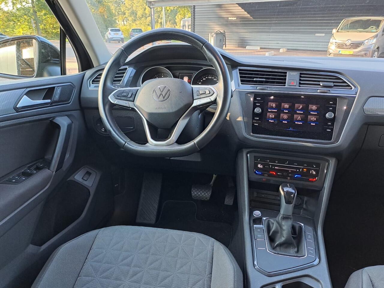 Volkswagen TIGUAN 1.5 TSI Life Business | All-seasons | Trekhaak | Elek. klep | Stoelverwarming | Keyless | Camera |