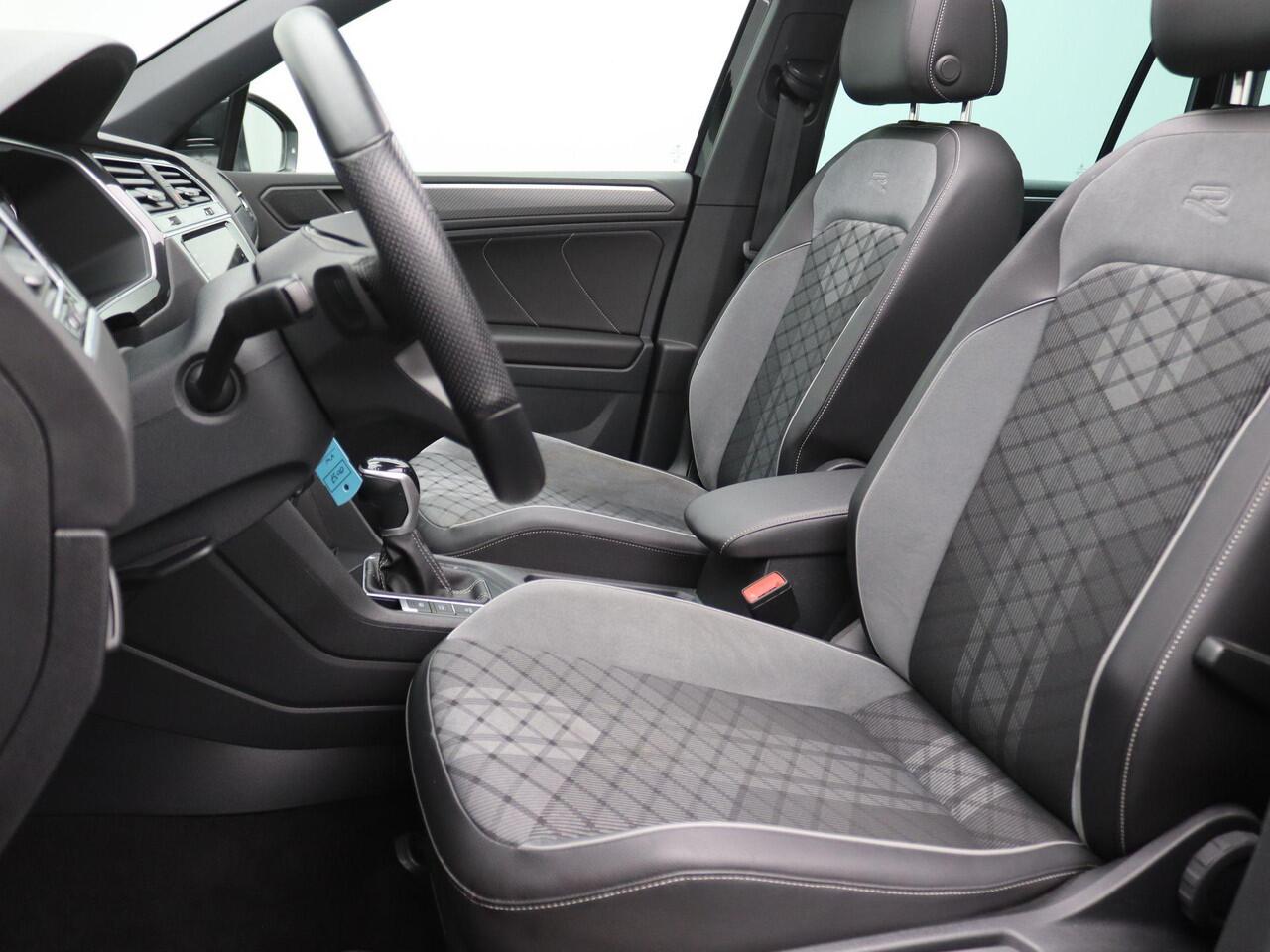 Volkswagen TIGUAN 1.4 TSI eHybrid R-Line Business 245PK DSG Panorama Dak, Trekhaak, Achterruitrijamera, Elektr. Achterklep, Virtual Cockpit, Matrix-LED Verlichting, Adaptieve Cruise Control, Side Assist, Stuur- en Stoelverwarming, Park Assist, 19" LM Velgen