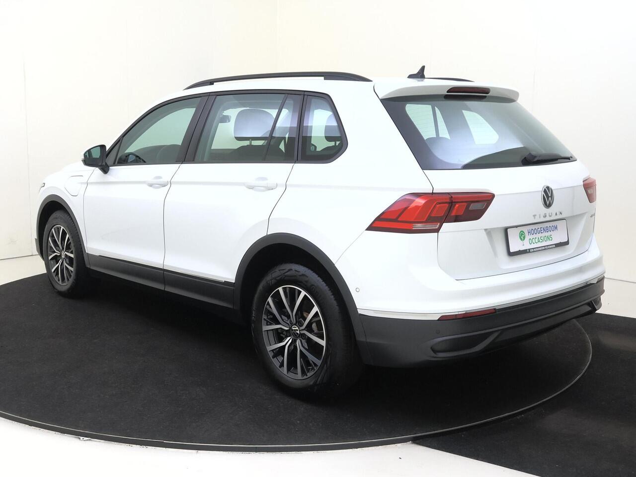 Volkswagen TIGUAN 1.4 TSI eHybrid Life | SoH 99% | Trekhaak | Parkeerassistent | Digital cockpit Pro | Adaptieve cruise control | Dodehoek detectie | Navigatie | Stoel- en stuurwielverwarming |