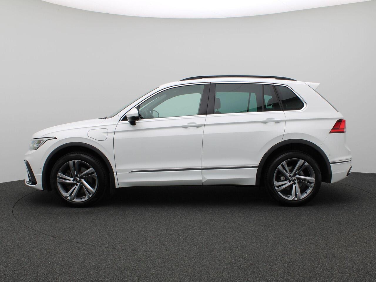 Volkswagen TIGUAN 1.4 TSI eHybrid R-Line Business+ 245PK DSG SOH 88%, Leder, Memorystoel, Trekhaak, Stoel-Stuurverwarming, Achteruitrijcamera,
