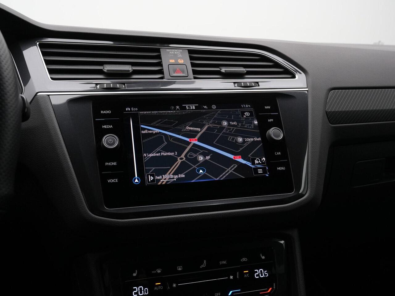 Volkswagen TIGUAN 1.4 TSI eHybrid 245 pk DSG R-Line | Trekhaak | Adaptief onderstel | IQ Light | Stuur-/stoelverwarming | Achteruitrijcamera