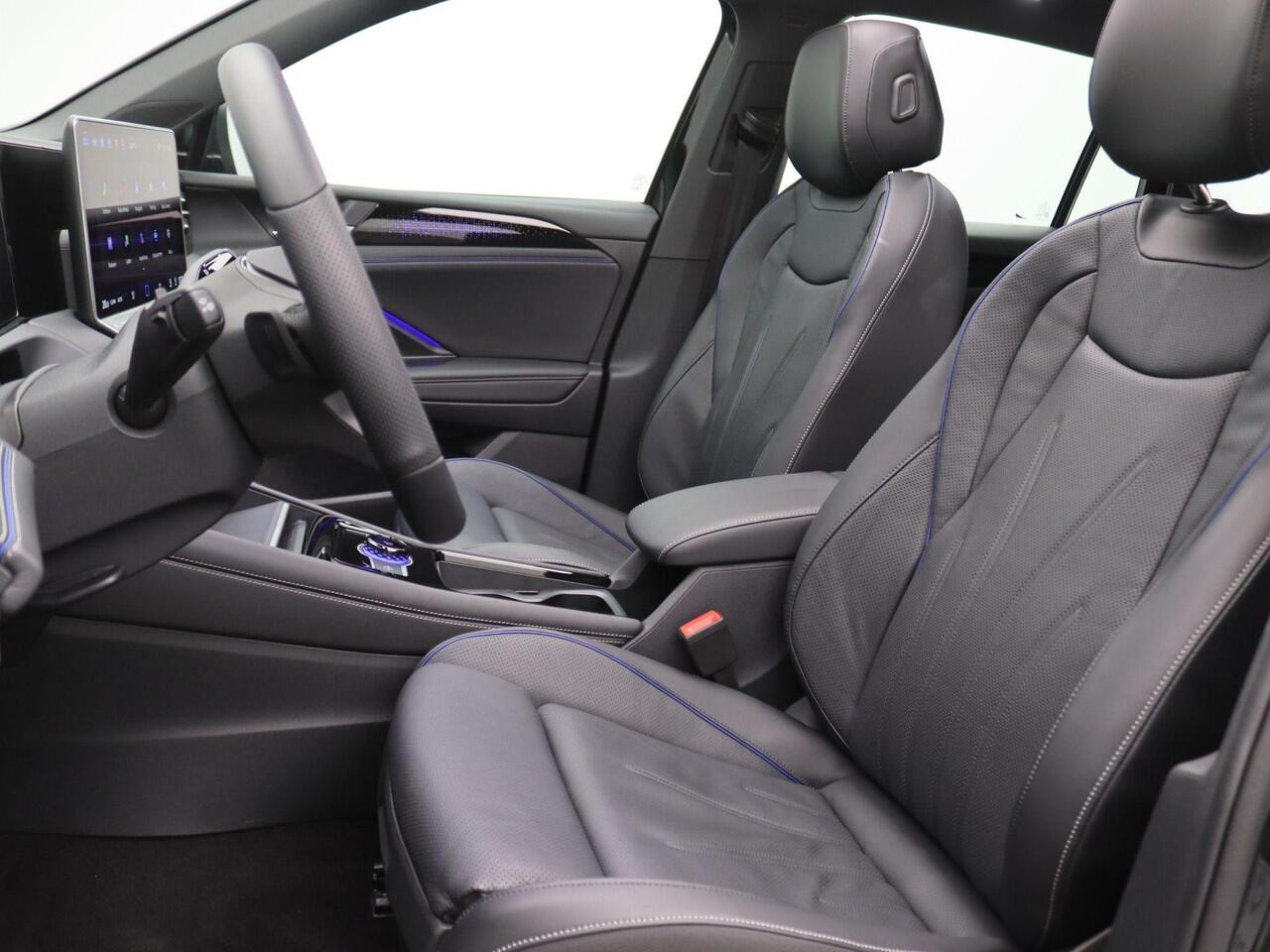 Volkswagen TIGUAN 1.5 eHybrid R-Line Edition 272PK DSG Lederen bekleding, Massage, Ventilatiestoelen, Panoramadak, York 20" LMV, Navigatie, Adaptive Cruise Control, Assistentiepakket