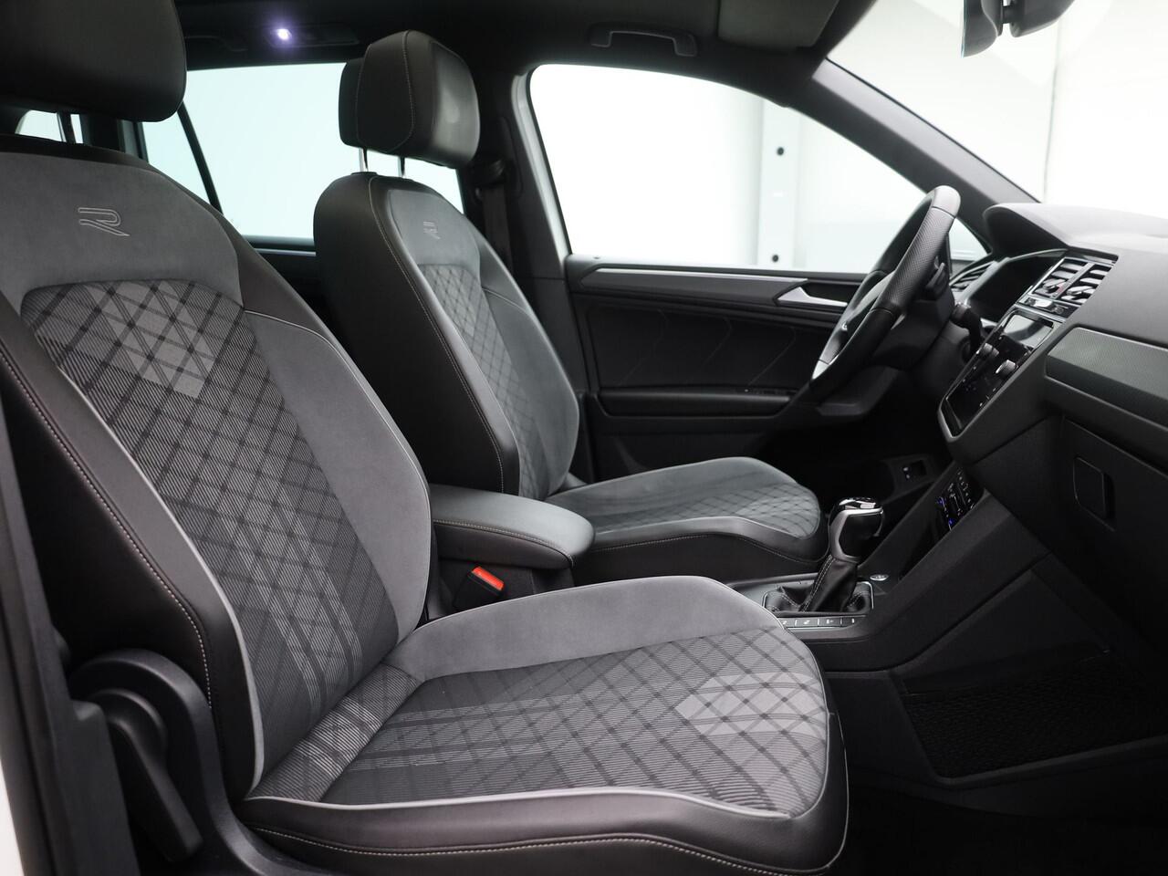 Volkswagen TIGUAN 1.4 TSI eHybrid R-Line Business+ | PANO | CAMERA | ADAPTIVE | KEYLESS | STOEL- EN STUURVERW.