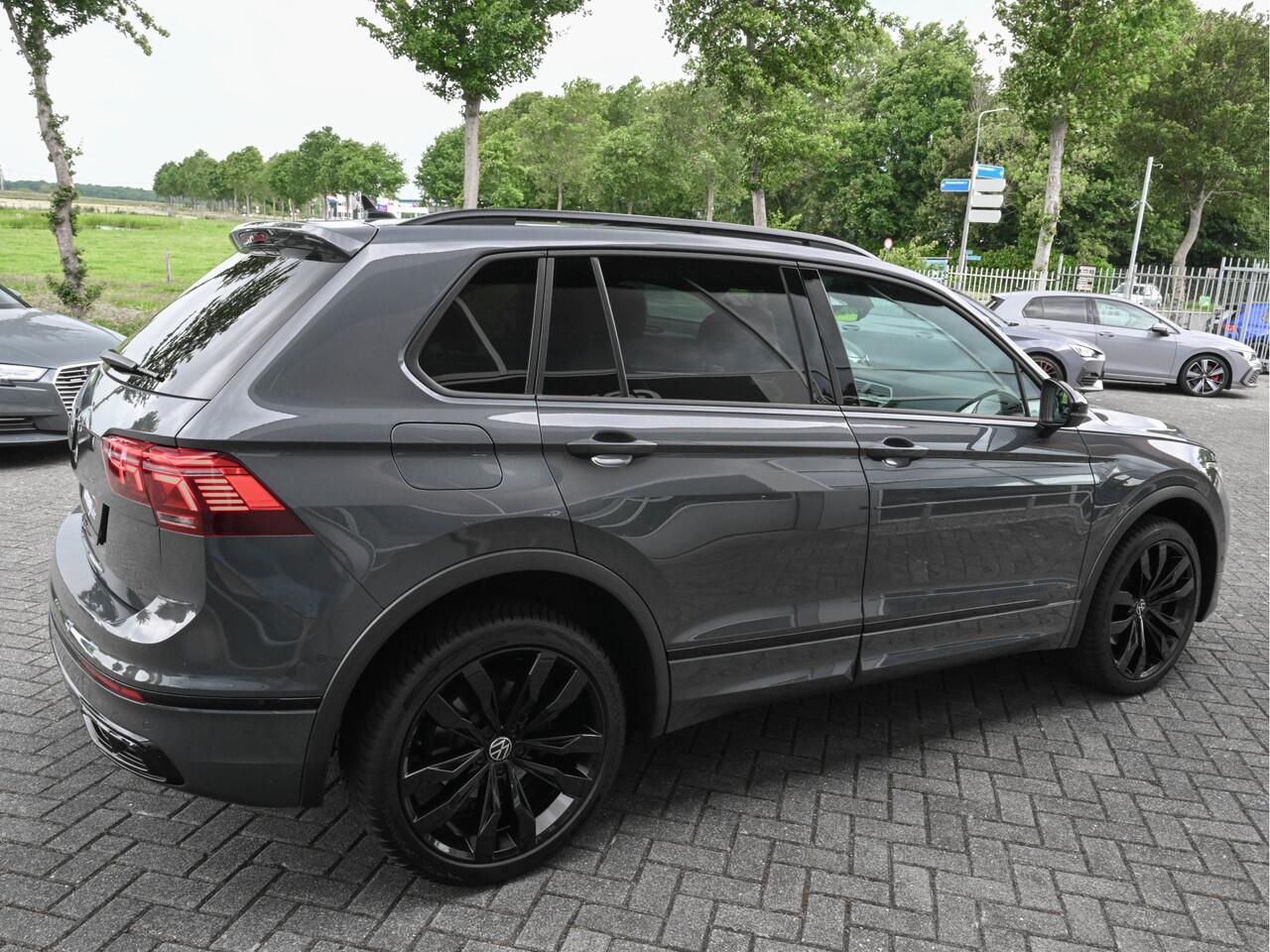 Volkswagen TIGUAN 1.4TSI E-Hybrid 245pk R-Line Pano Head-Up IQ-light 20-Inch Tr-haak Zetels Carbon