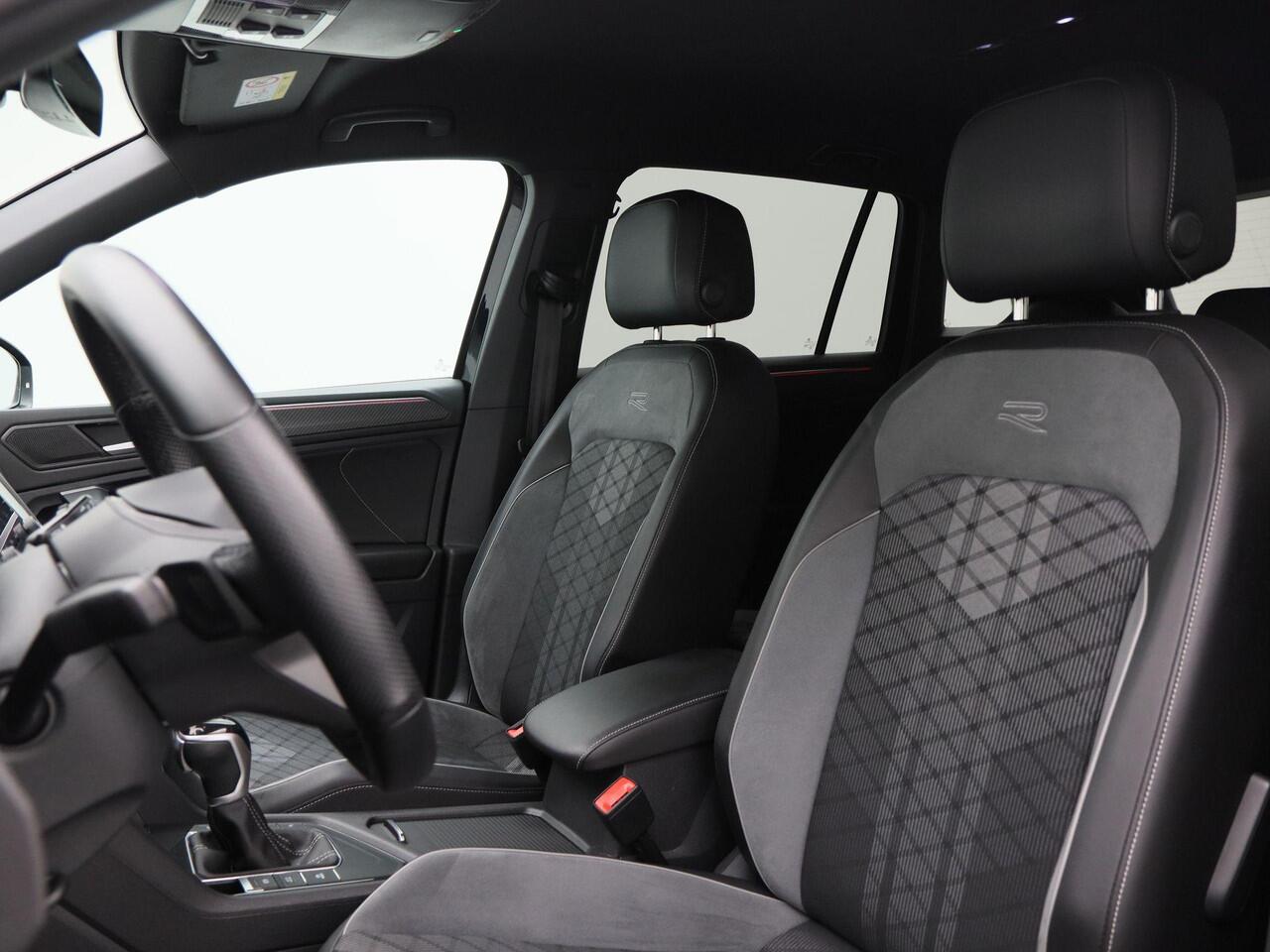 Volkswagen TIGUAN 1.4 TSi 245 Pk Automaat eHybrid R-Line Business+ | Black Style | Matrix LED | Elektrische Achterklep | Camera | Adaptive Cruise | Sensoren | 20 Inch